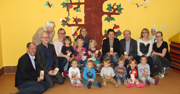 Übergabe der Spende für die Kinderklinik